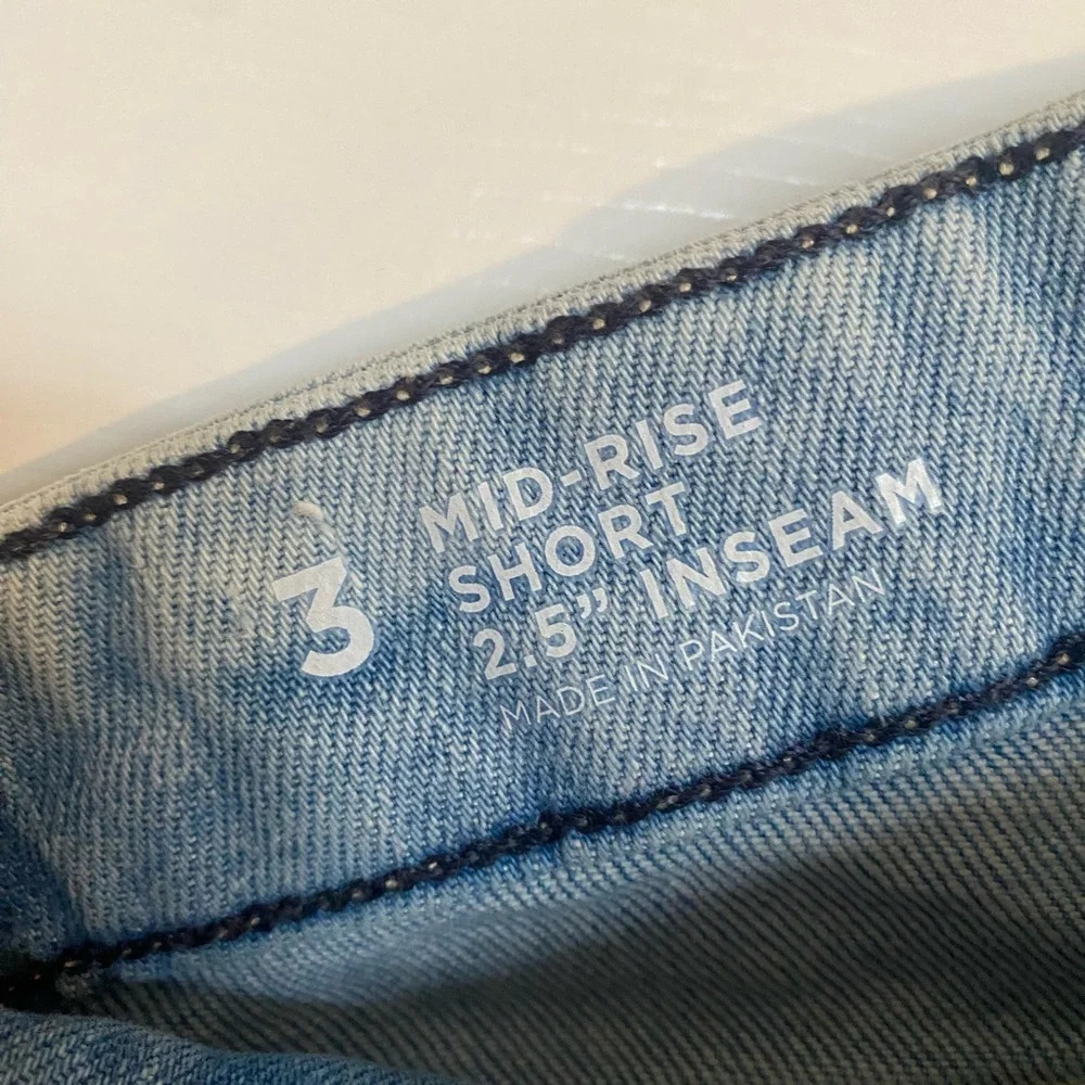 Arizona Jean Co Blue High Rise Embroidered Daisy Jeans Size 3 - Picture 3 of 5